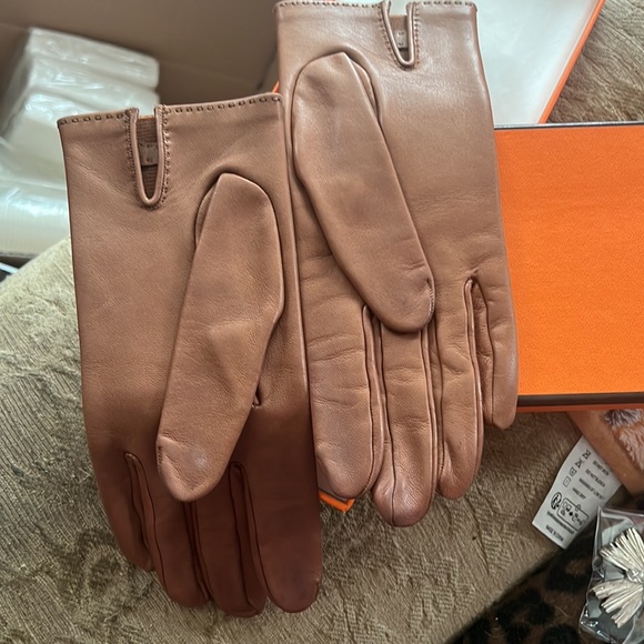 Limited edition Brown leather HERMES Gloves Comes with Box. - Picture 7 of 8